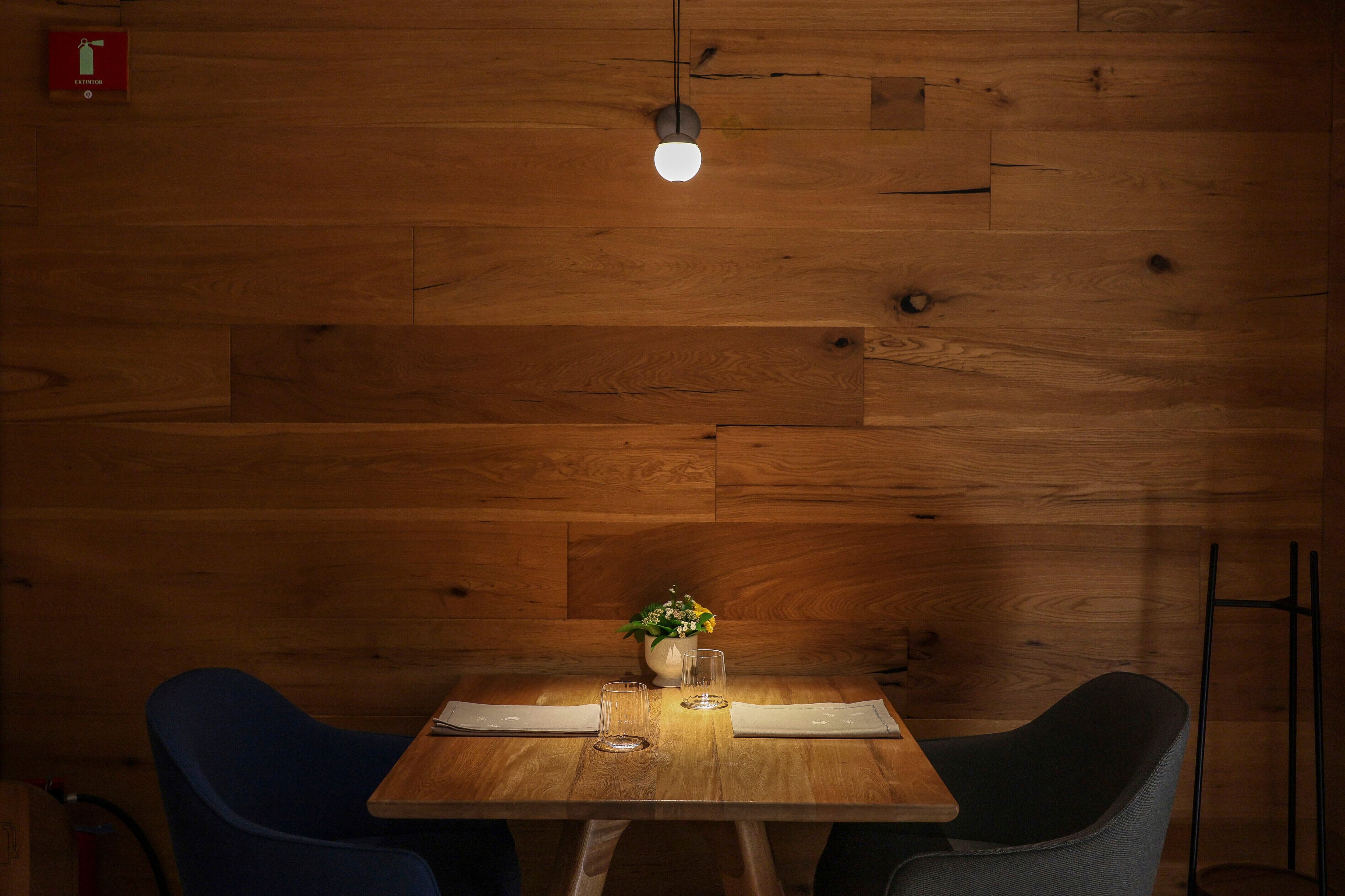 Una mesa, lista para recibir a los comensales en el restaurante Quintonil, en la Ciudad de México, el 28 de febrero de 2025. (AP Foto/Ginnette Riquelme)