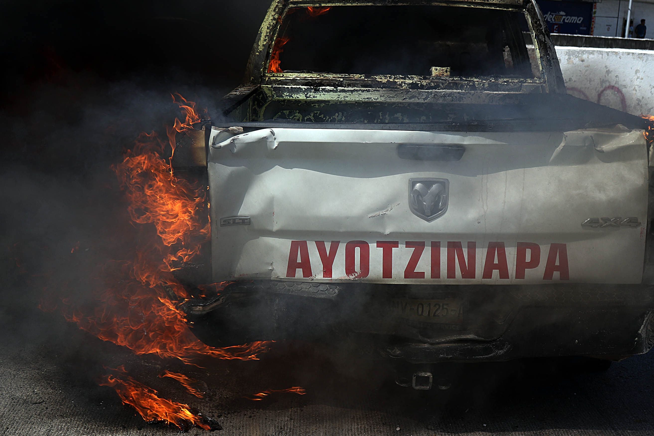 Asesinato normalista Ayotzinapa: Dan prisión preventiva a policías vinculados al crimen