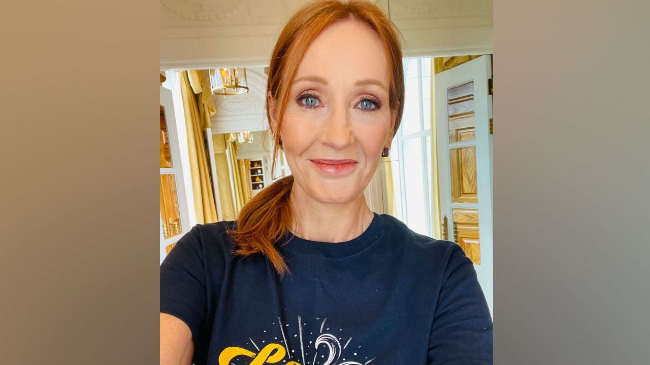 J.K. Rowling es criticada por comentario transfóbico