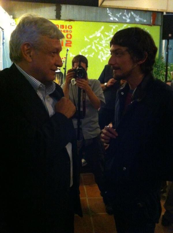 León Larregui compartió una foto con AMLO en 2012. (Foto: X @leonbenlarregui)