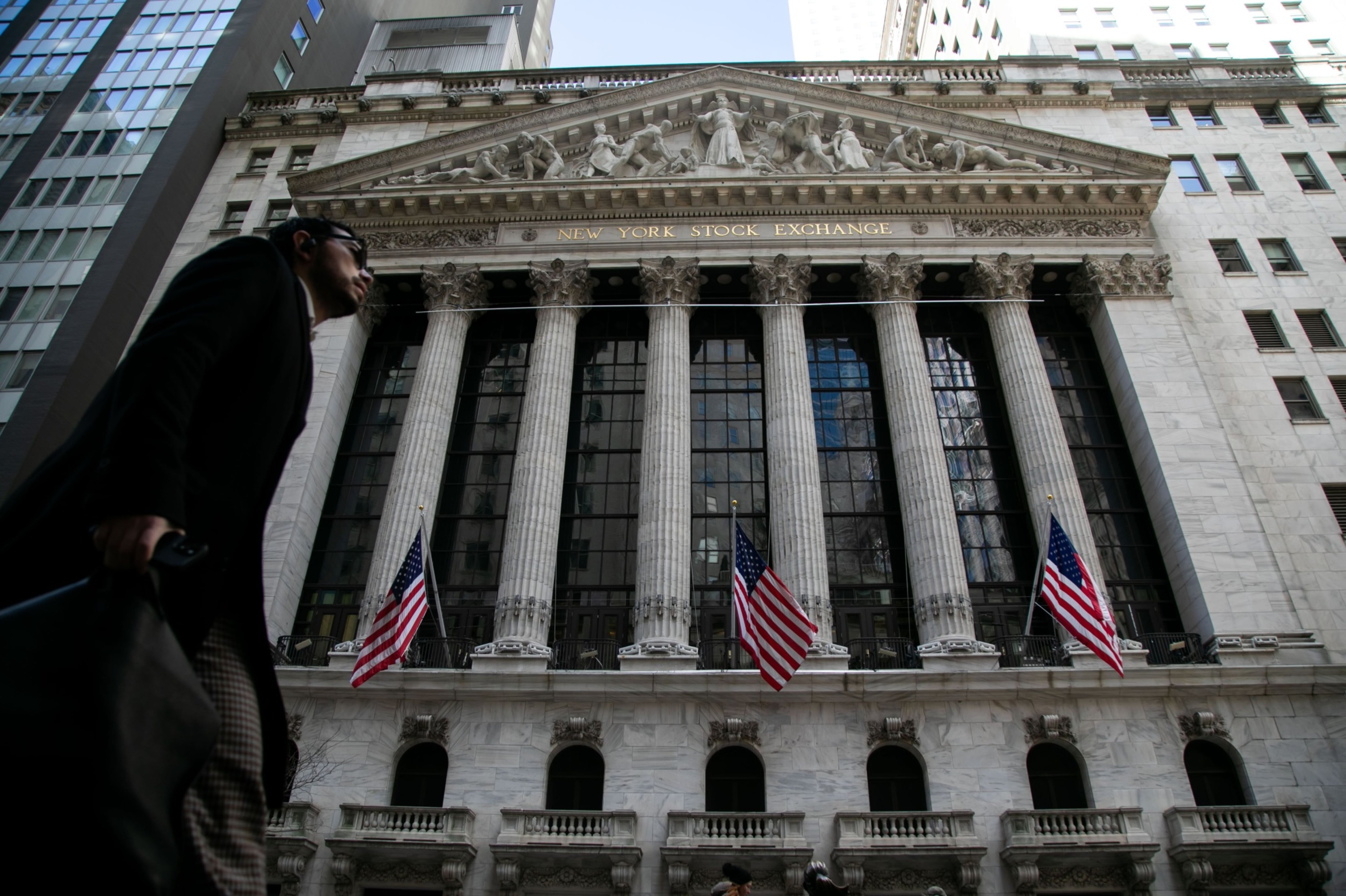 Wall Street opera en números rojos: Nasdaq tiene la mayor caída con 0.29%
