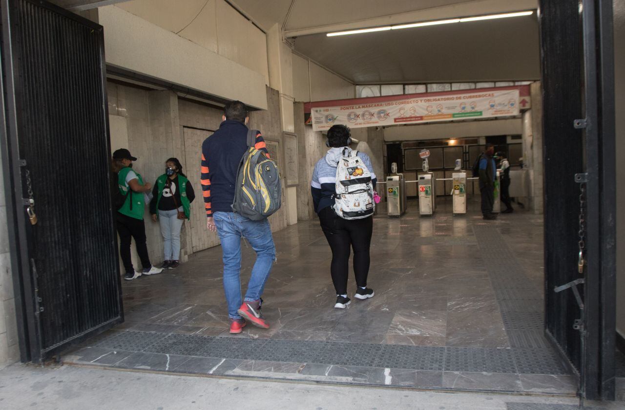 Se desploma plafón en estación Balderas del Metro; no hay lesionados