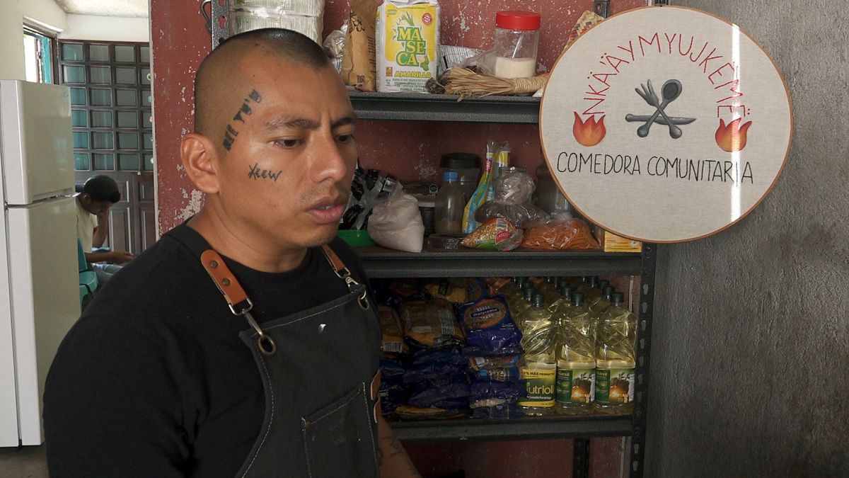 El fundador de la Comedora Comunitaria 'Comamos Todos' Filadelfo Aldaz Desiderio. (Foto: EFE)
