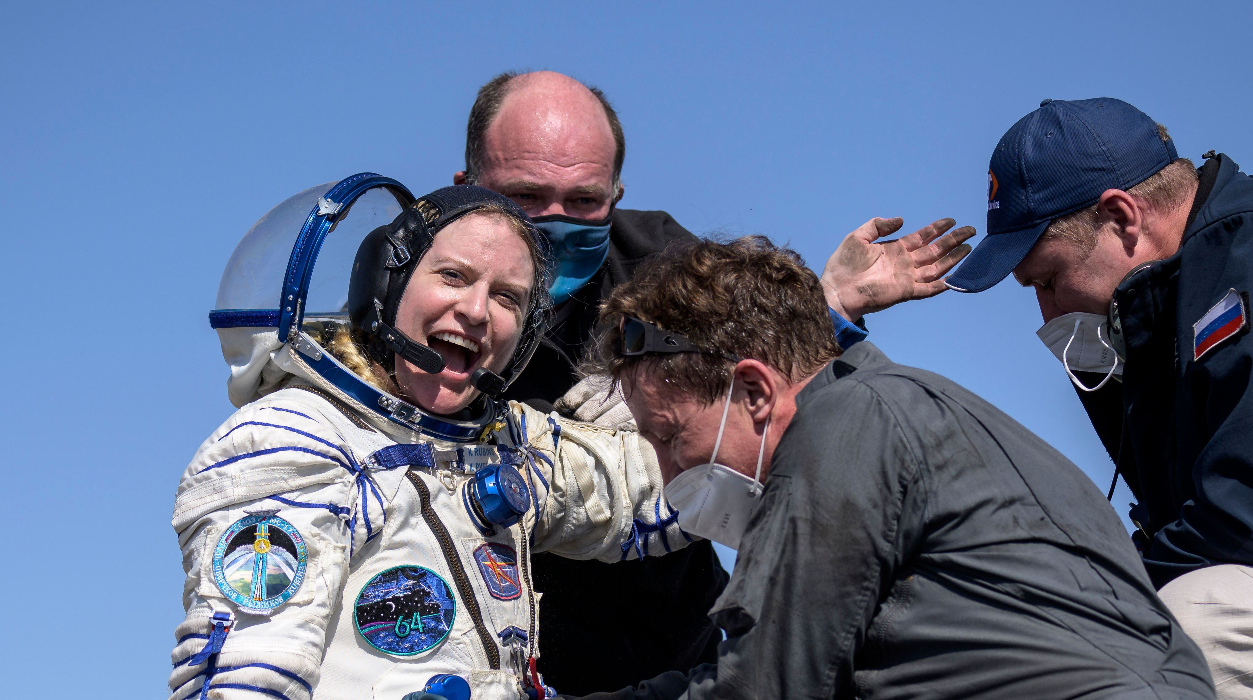 Astronautas de EU y Rusia regresan a la Tierra desde la Estación Espacial Internacional