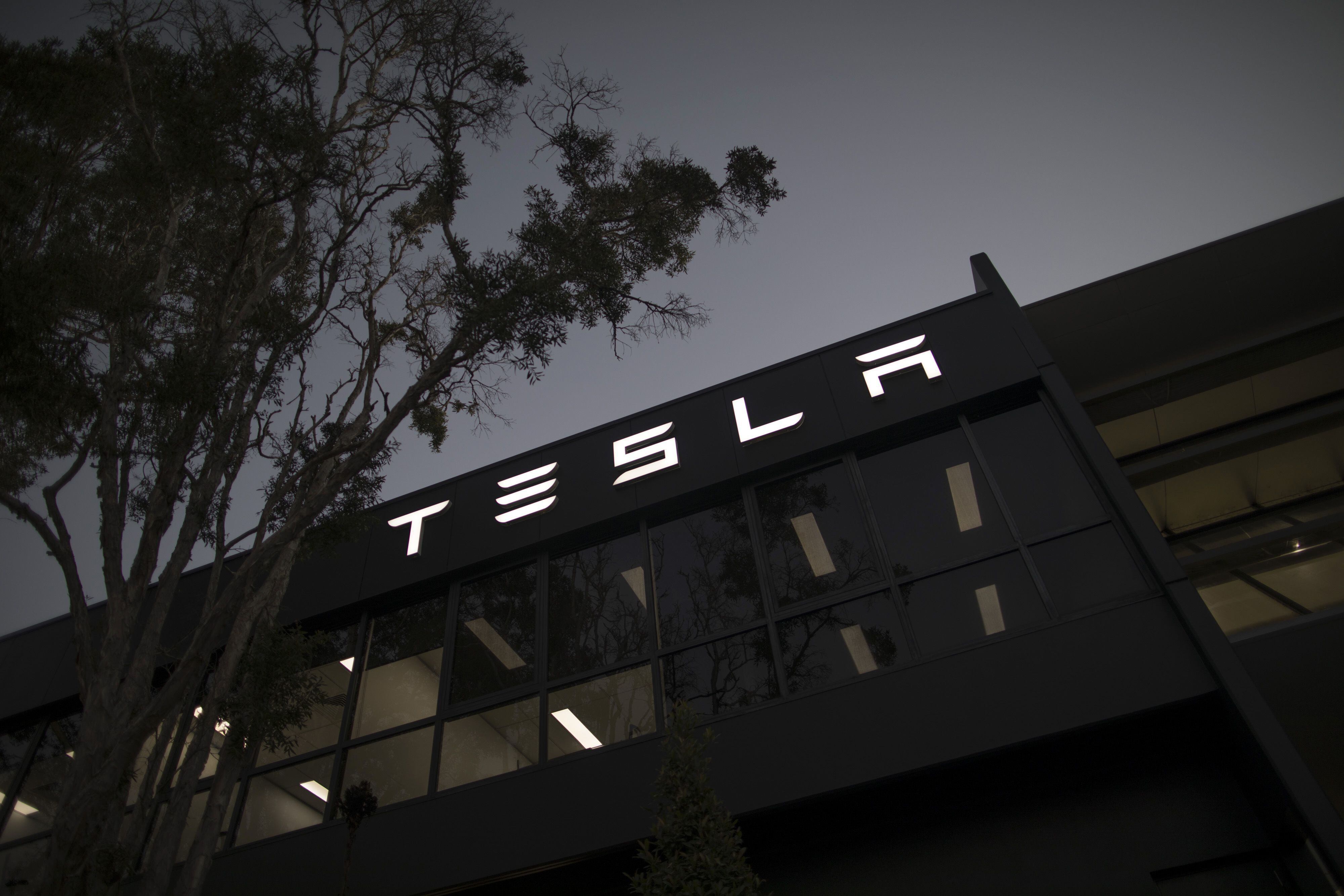 A Tesla no le gusta esto: acciones bajan y suben tras ‘resurrección’ de compra de Twitter