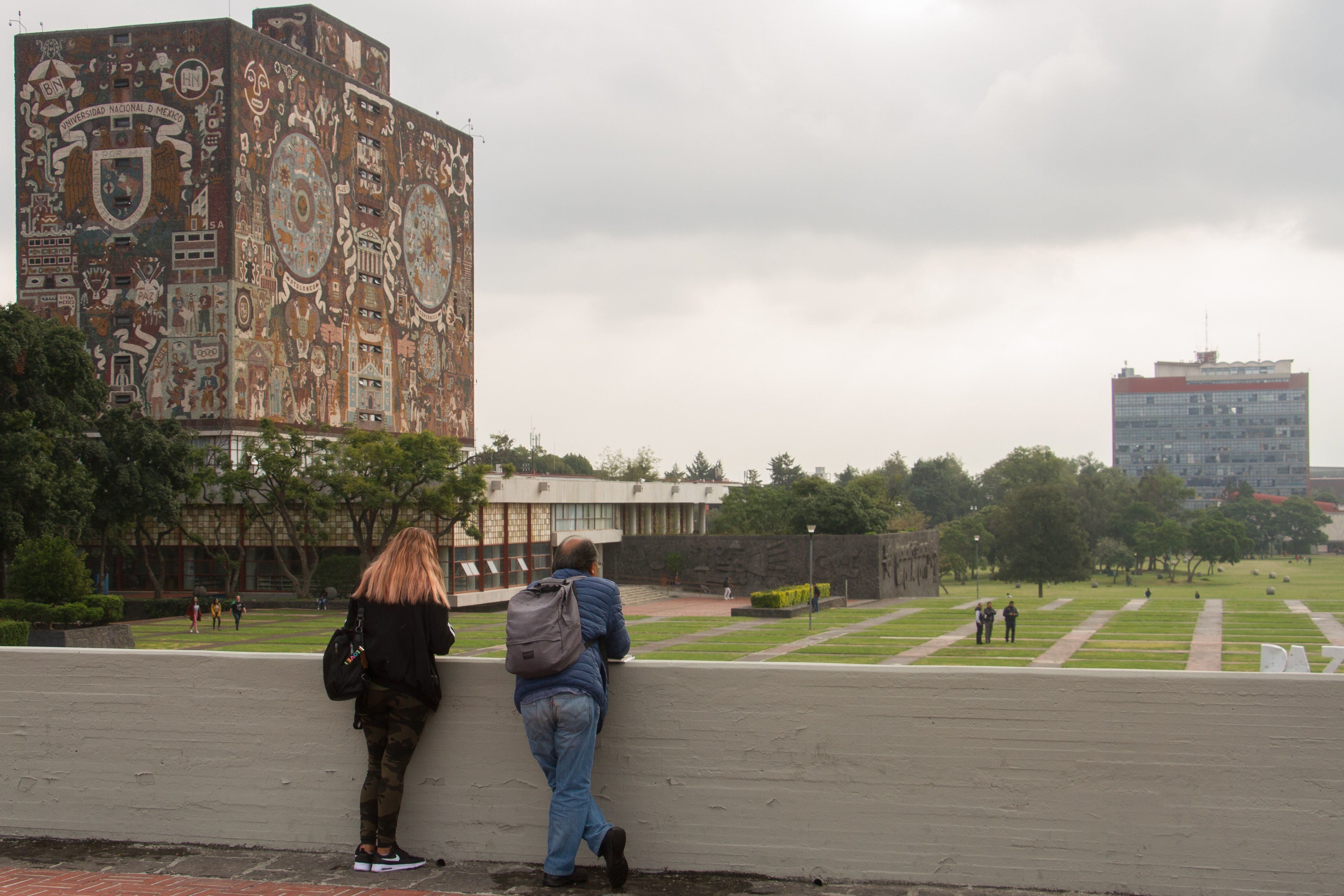 Para los estudiantes de la UNAM que se rigen por el plan de estudios semestral, las clases culminarán hasta el 23 de mayor. 
 [Fotografía. Cuartoscuro]