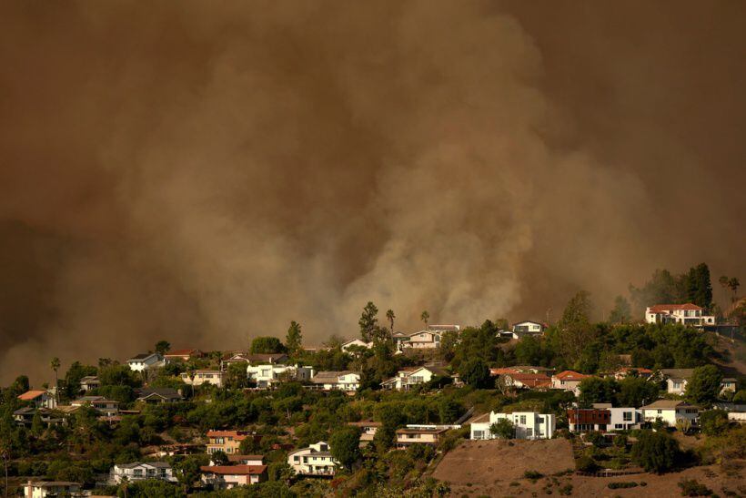 El incendio en Mandeville Canyon en Los Ángeles el 11 de enero del 2025. (AP foto/Jae C. Hong)