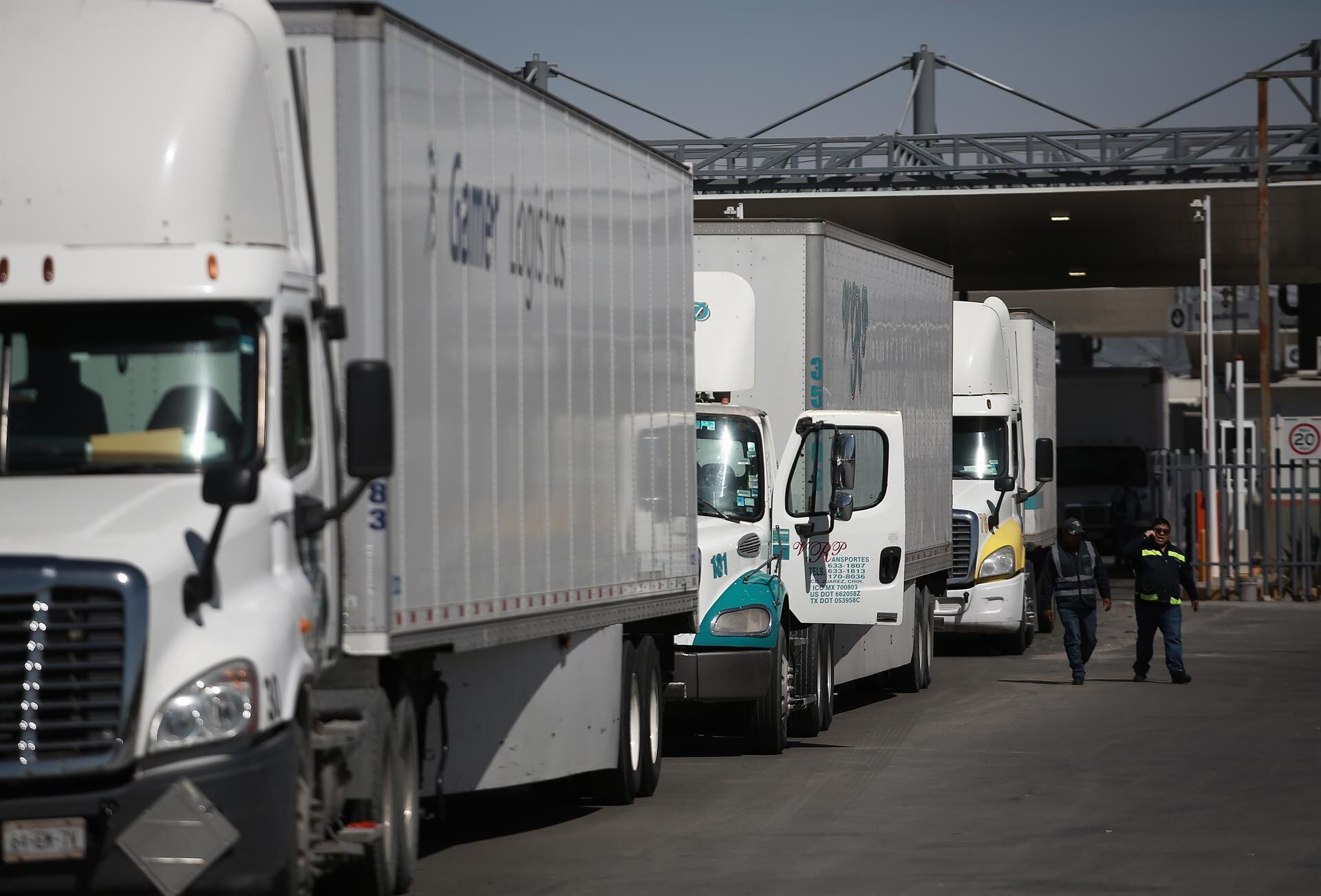 Crisis de transportistas en Texas: Puente fronterizo en Nuevo León ya está saturado