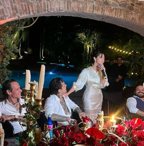 Ángela Aguilar cantó en su boda con Nodal. (Foto: Instagram @monicac0rgan)