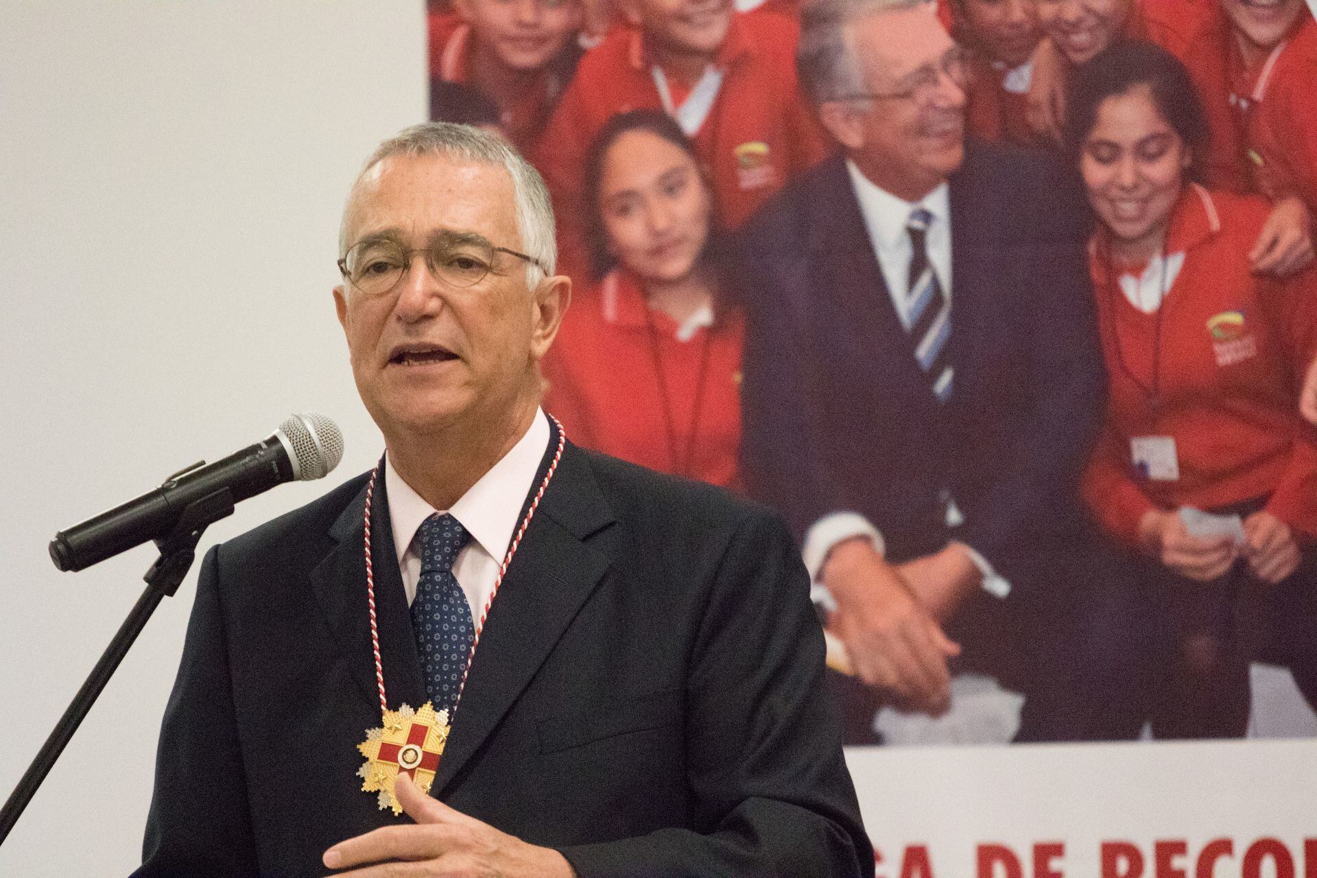 Ricardo Salinas Pliego da positivo a COVID: ‘A todos nos va a dar’, dice 
