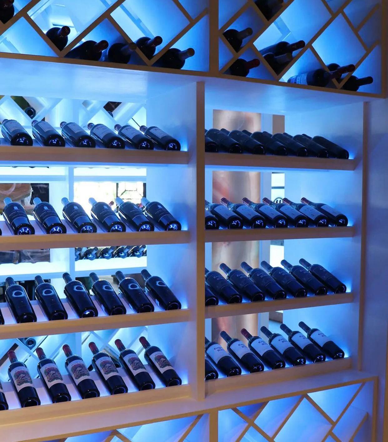 The SAOS restaurant contains its own wine cellar.  (Photo: Instagram / @saosjuriquilla)