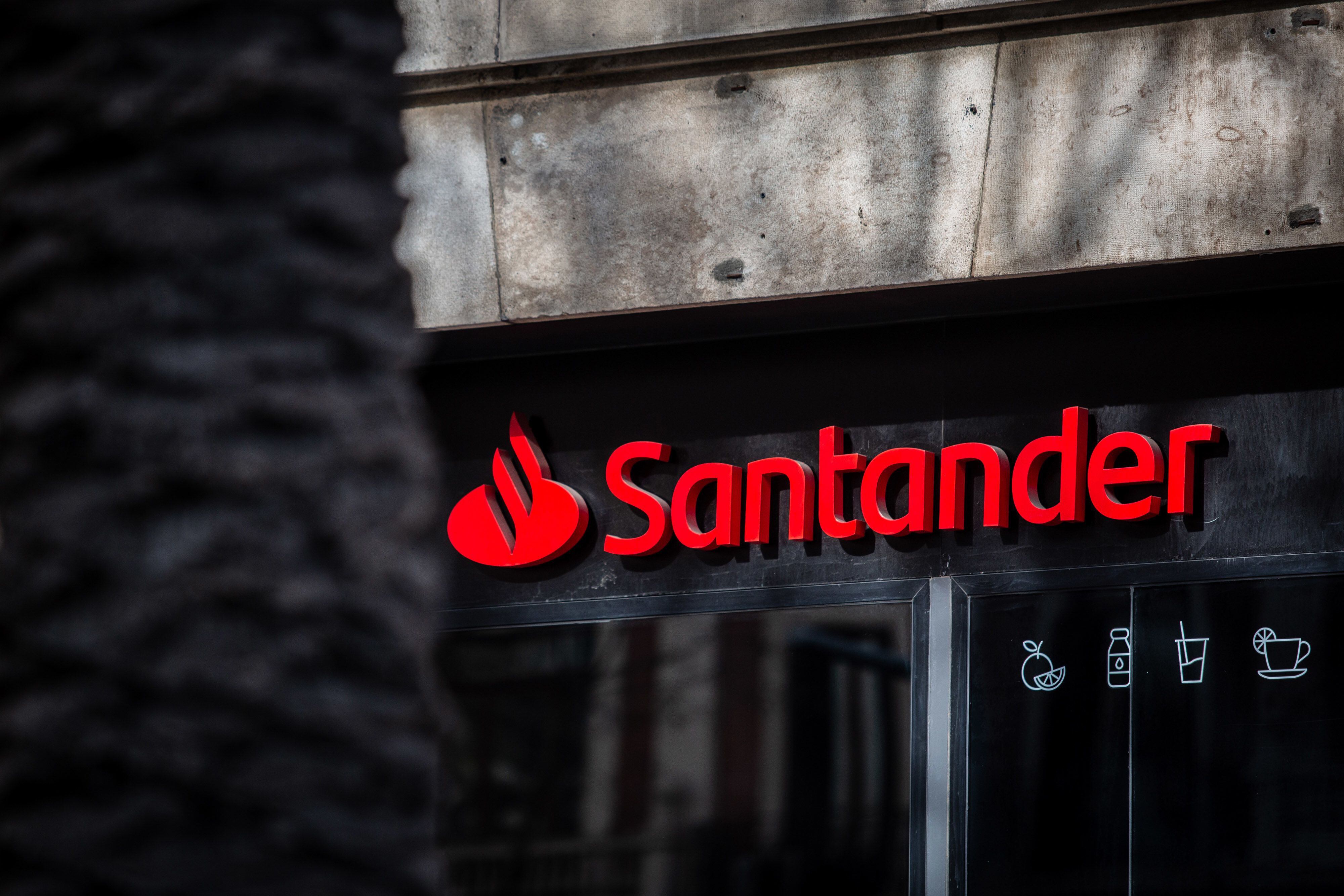 Santander no ‘quita el ojo’ de Banamex