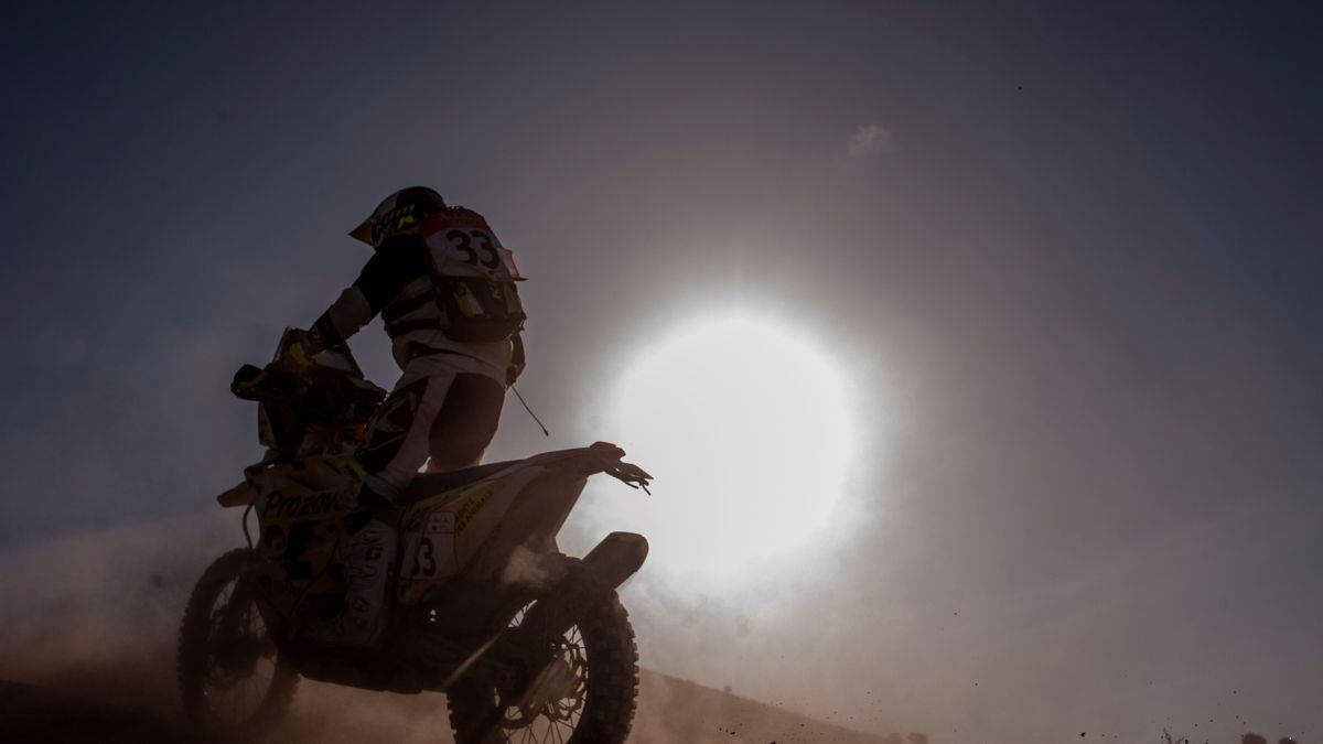 Carles Falcón sufrió un grave accidente en la segunda etapa del Rally Dakar. (Foto: EFE)