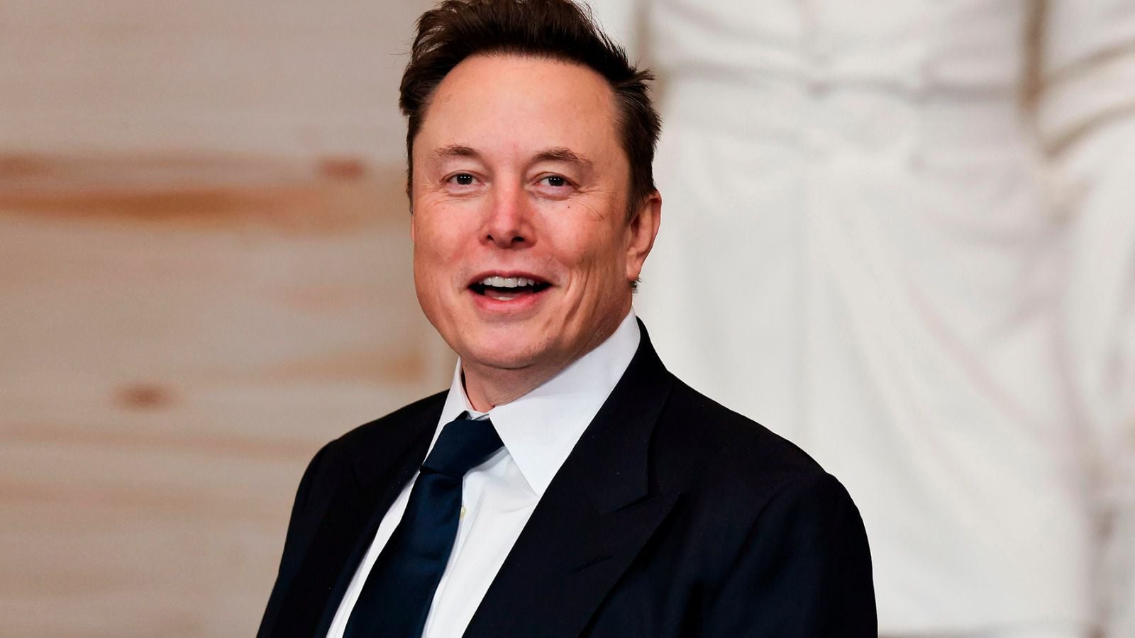 Elon Musk cuenta con una fortuna valuada en 424 mil millones de dólares, de acuerdo con el Indice de Millonarios de Bloomberg.