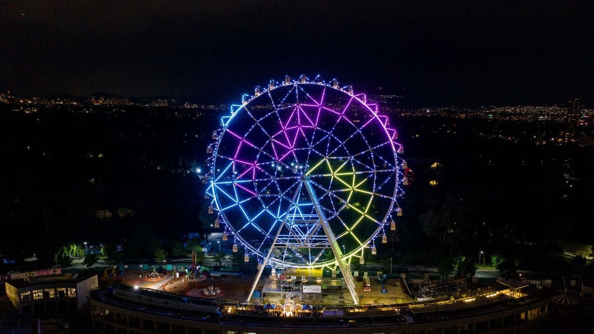 La rueda de la fortuna con más 200 mil luces es visible desde diferentes partes de Ciudad de México. (Foto: Cuartoscuro)