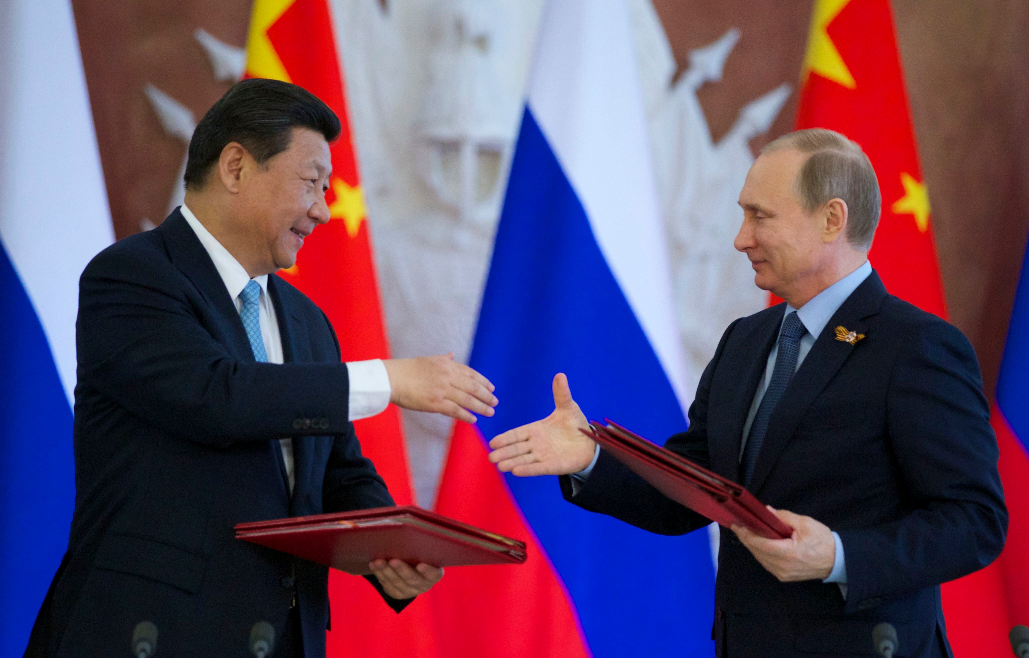 El presidente ruso Vladimir Putin y su homólogo chino Xi Jinping 