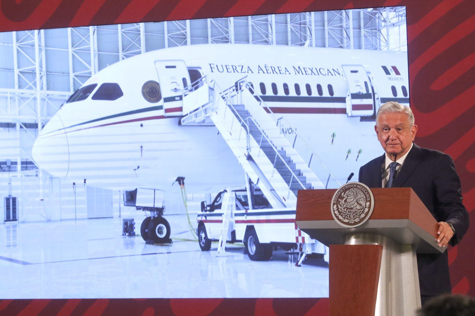 ¿Regalo de despedida? Gobierno de AMLO pide presupuesto para comprar… un avión presidencial