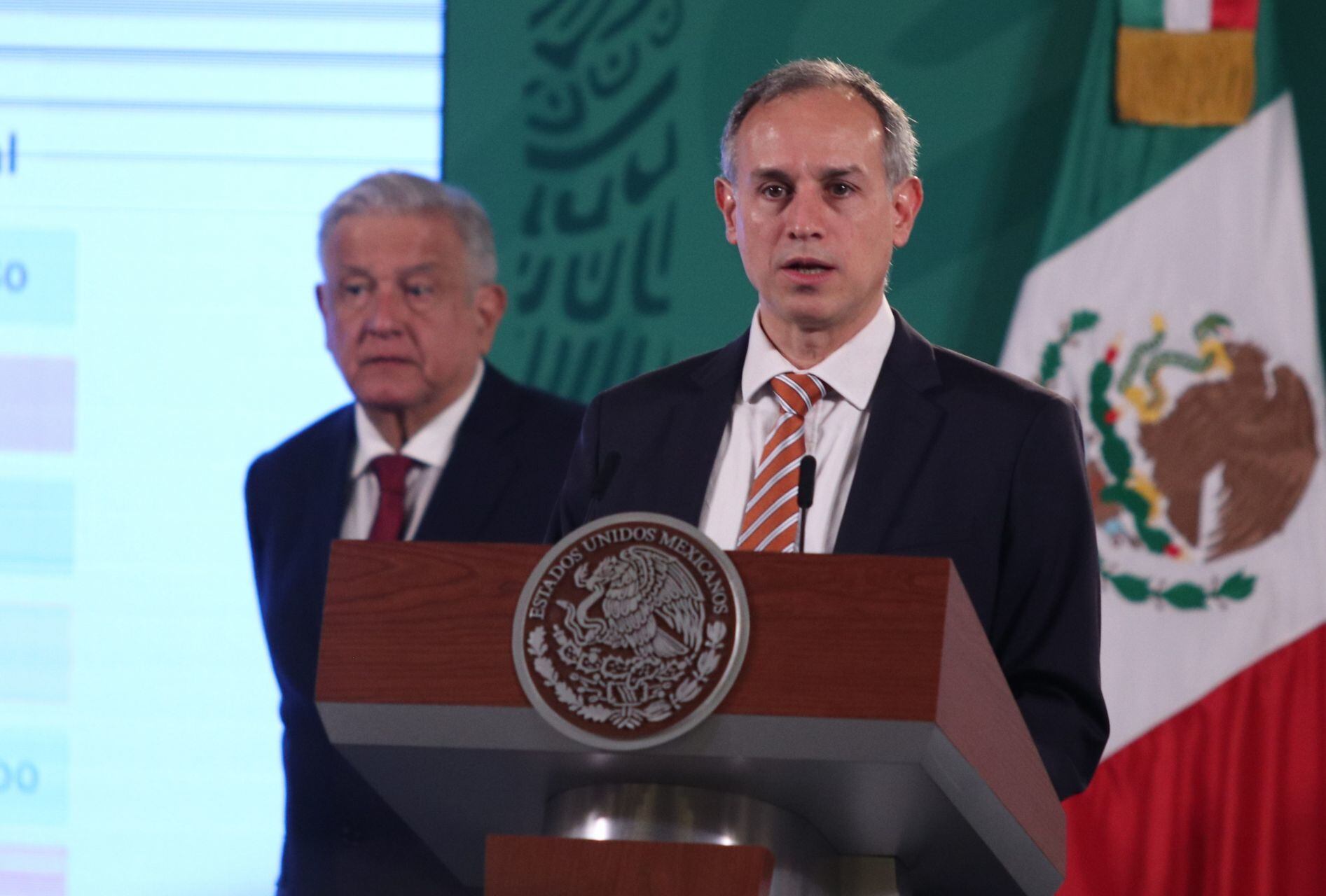 Vacunas COVID de Pfizer llegarán ‘a cuenta gotas’ a México en julio