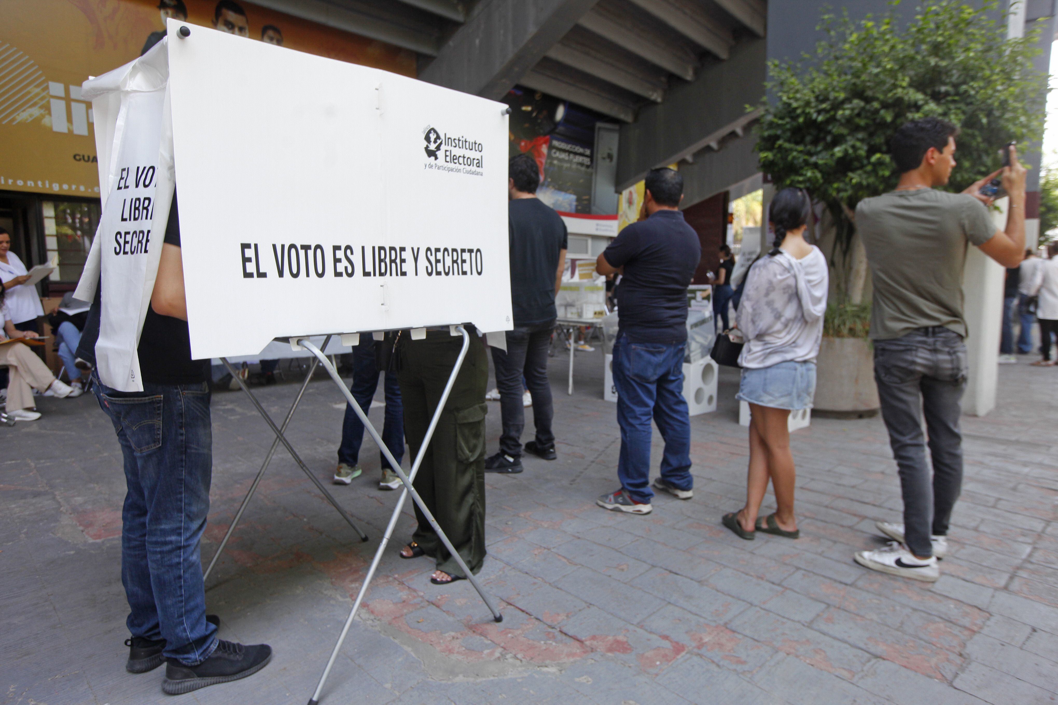 El INE advirtió de una posible reducción el número de casillas electorales y capacitadores en la elección judicial de 2025.  [Fotografía. Cuartoscuro]