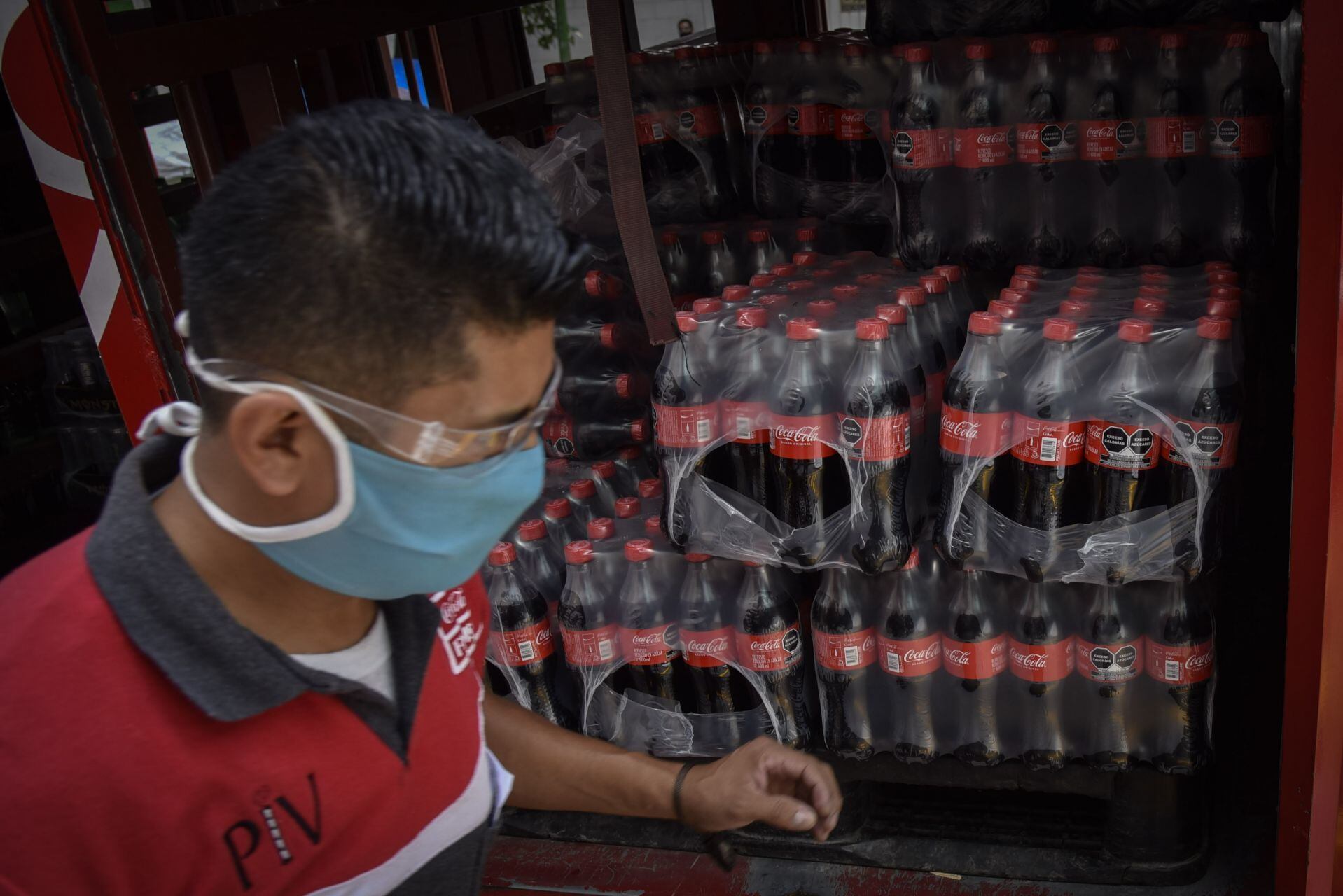 Venta de Coca-Cola y agua ‘hidrató’ 16.1% el flujo operativo de Arca Continental en 3T22