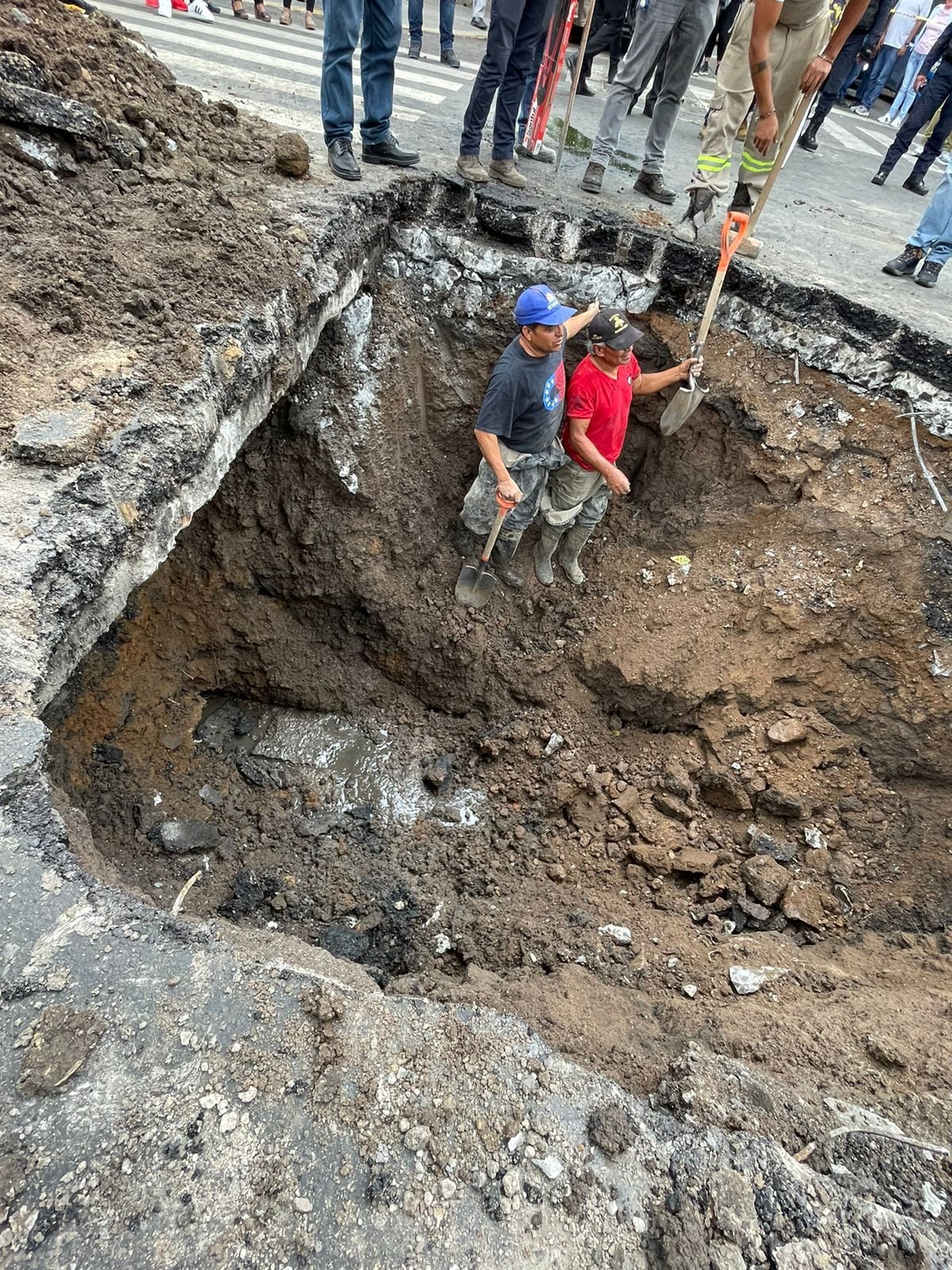 Autoridades capitalinas alertaron sobre un socavón de 4 metros de diámetro en la alcaldía Cuauhtémoc. (Sacmex)
