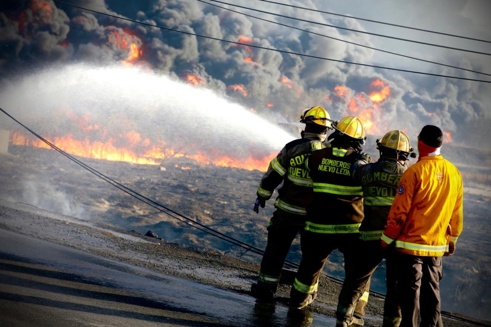 Nuevo León ‘se asa’ con más de 200 incendios en un solo día