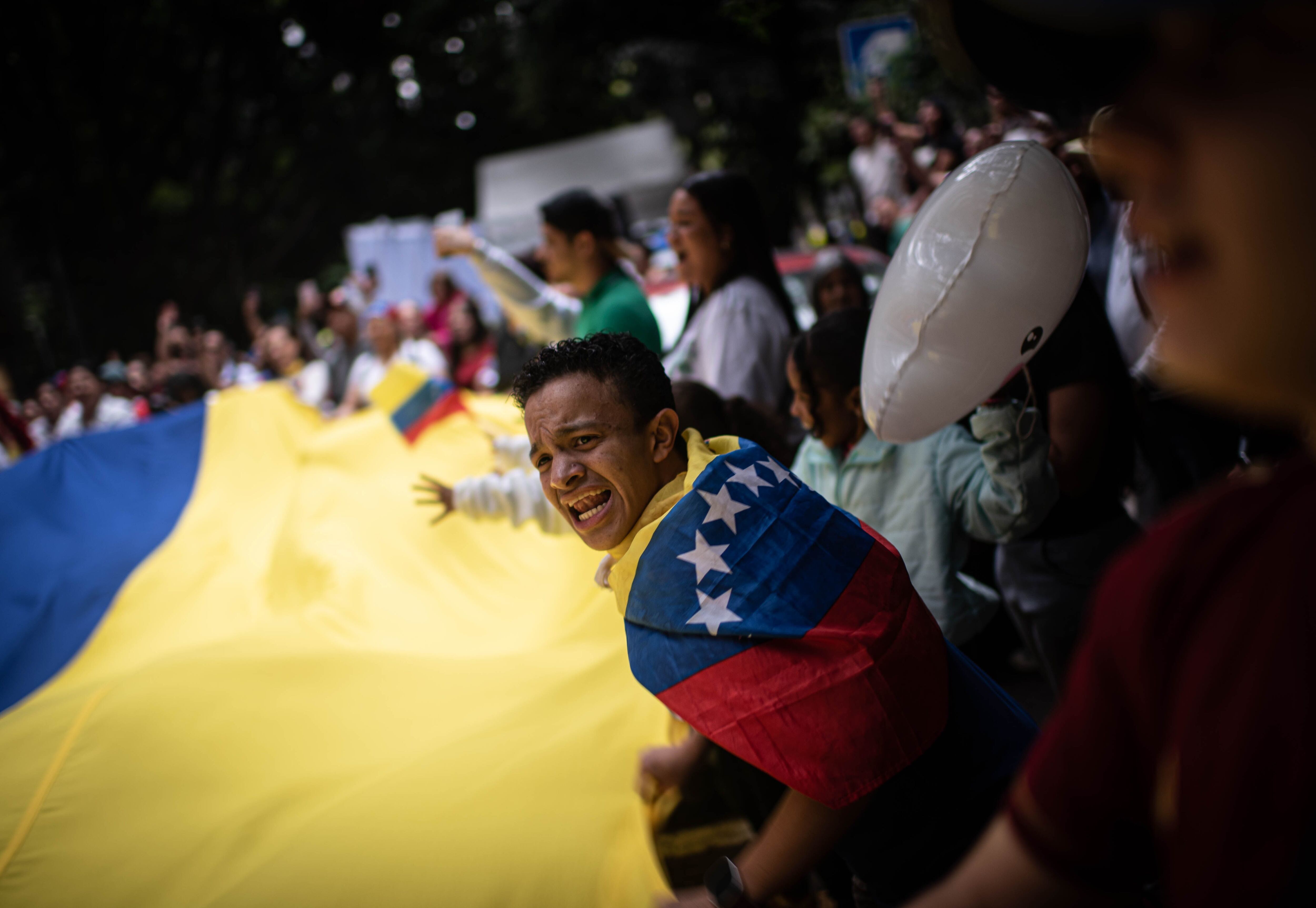 Una ligera tensión permea en el ambiente festivo de los venezolanos en México 
(Foto: PEDRO ANZA /CUARTOSCURO)