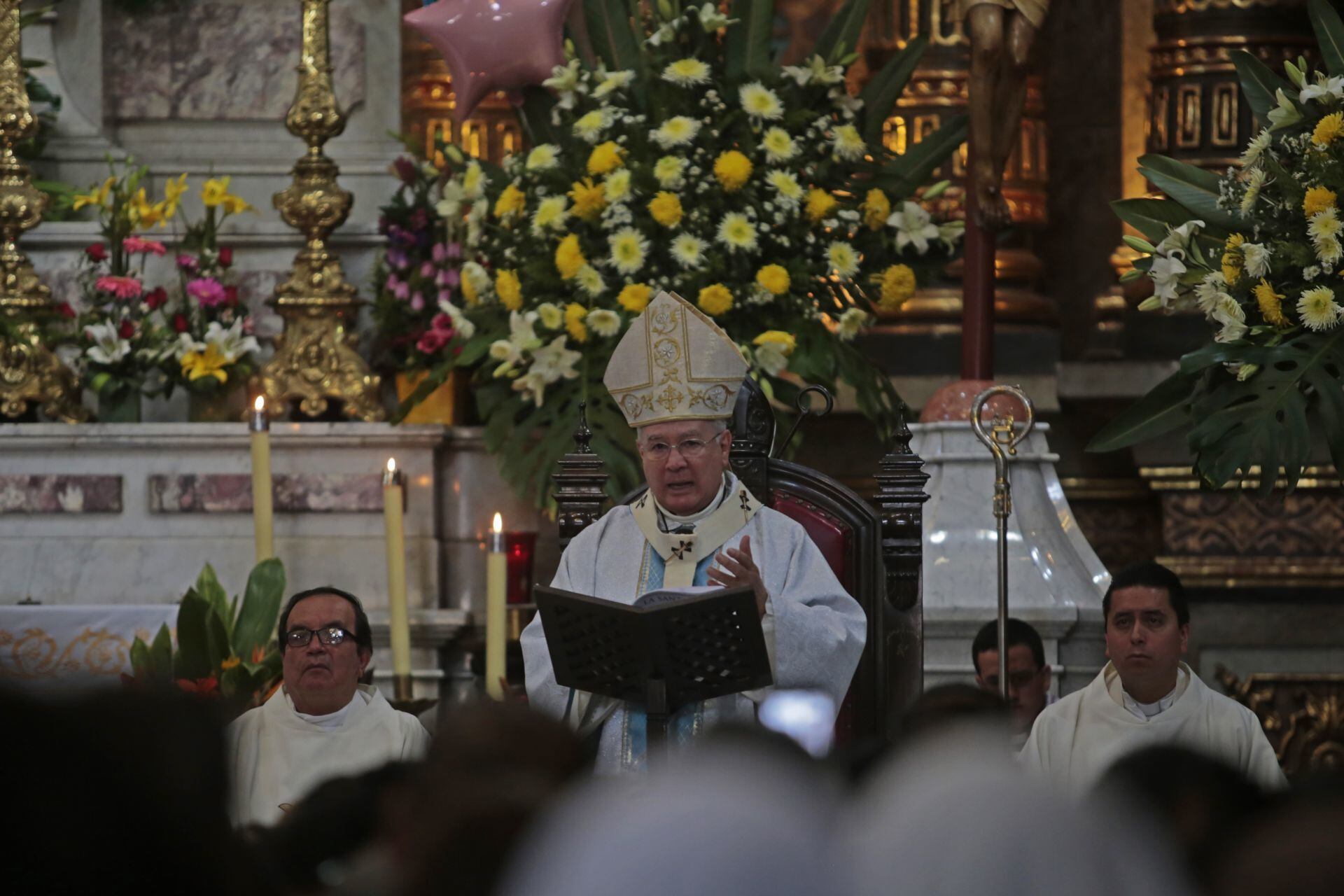 El Cardenal José Francisco Robles Ortega encabezó misas en Jalisco.