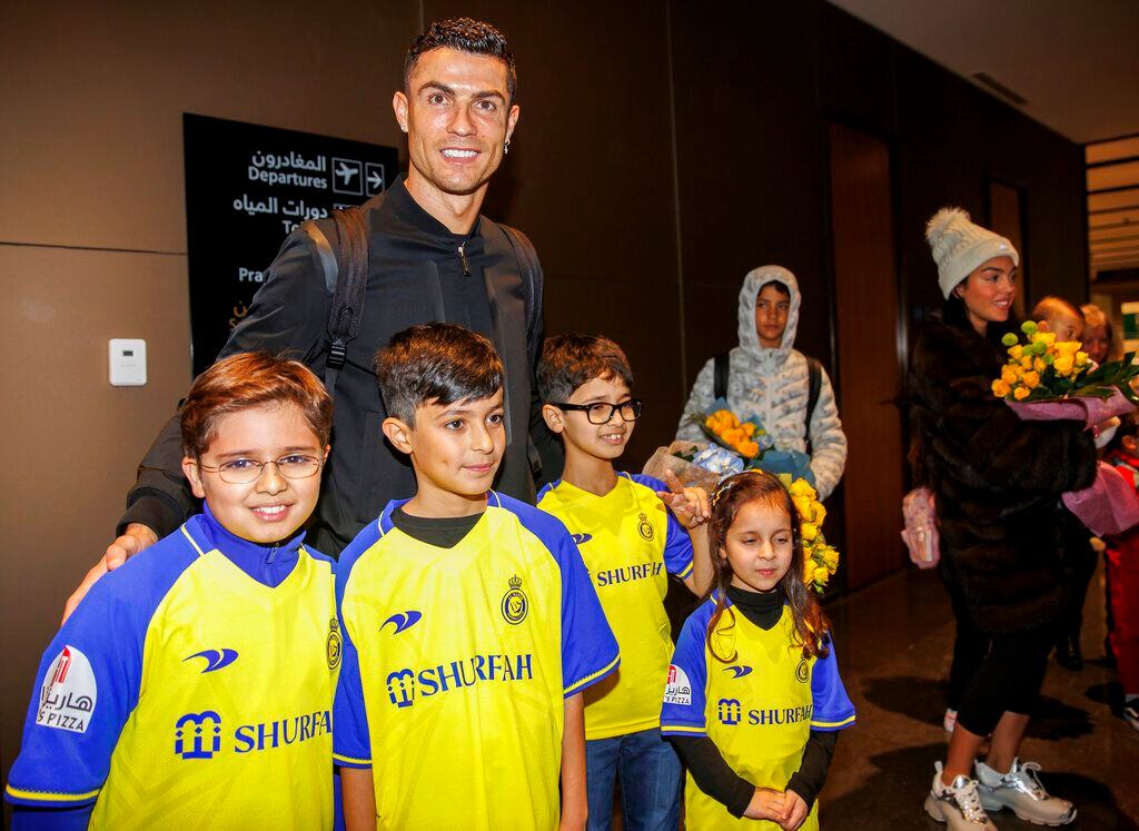 Cristiano Ronaldo arribó al Aeropuerto Internacional Riyad el lunes.