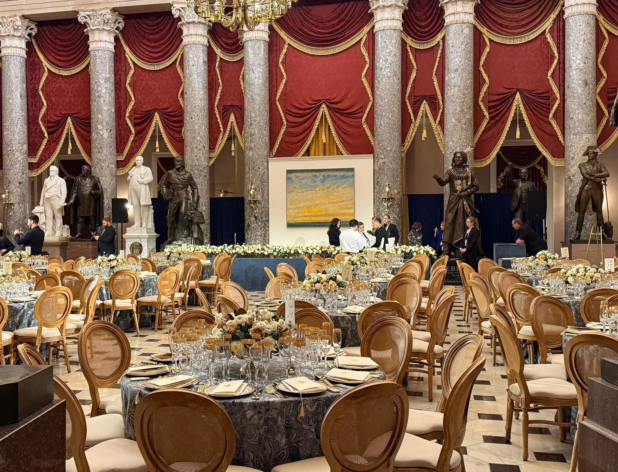 El almuerzo en el Statuary Hall del Capitolio. (Foto: X / @meredithllee).