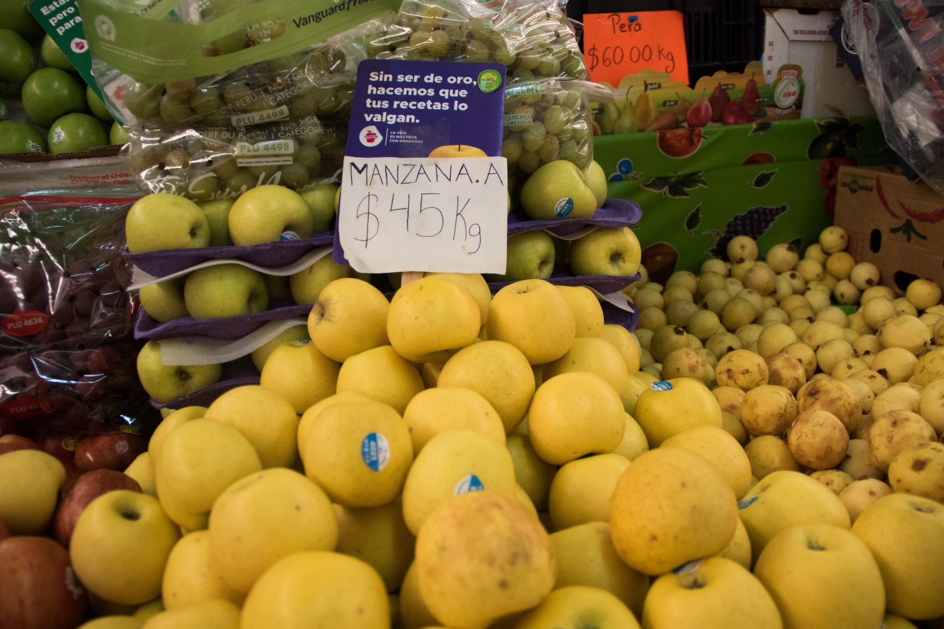 La manzana es una fruta con fibra, que beneficia la digestión. 