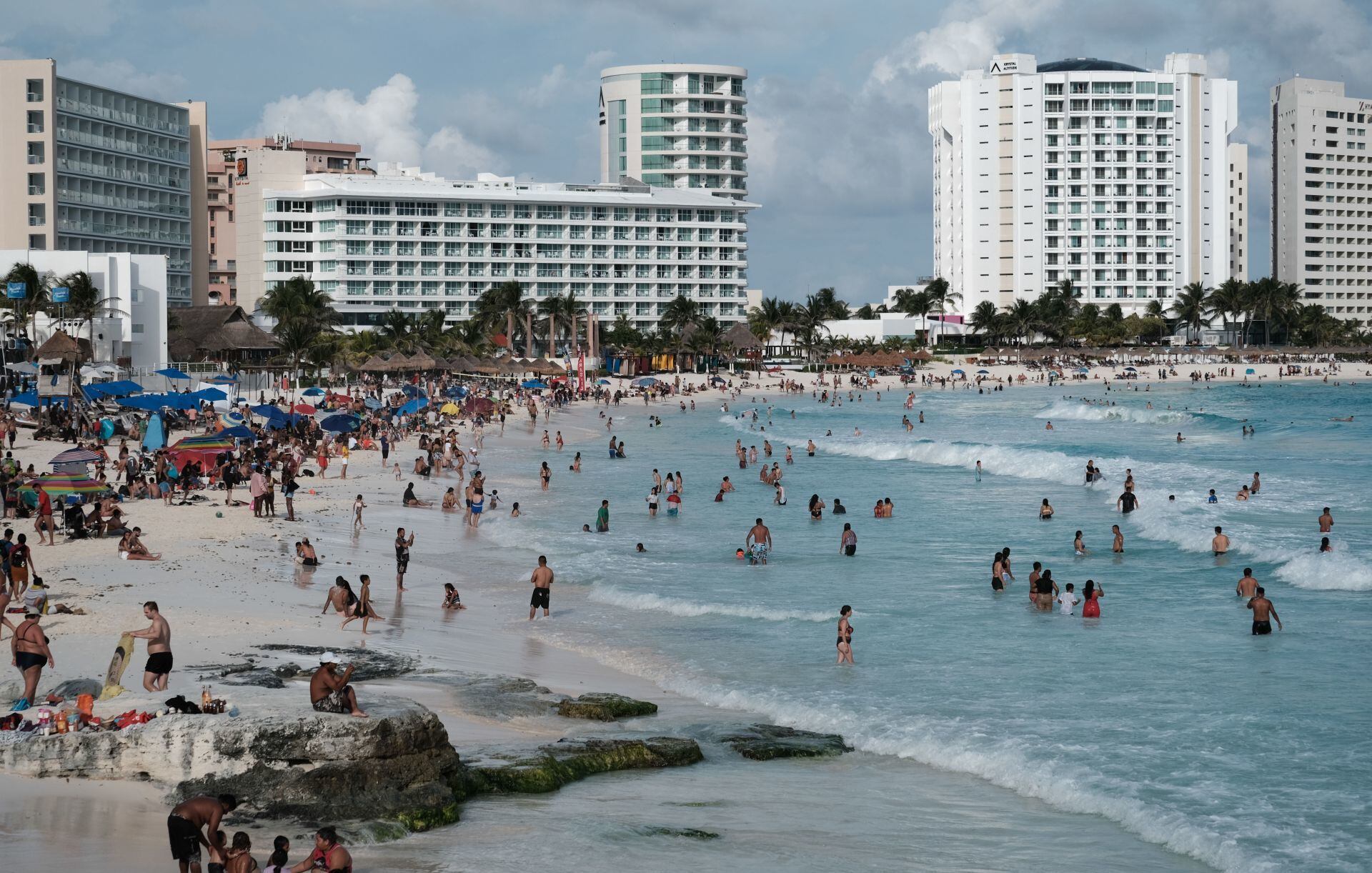 Cancún tiene una de las dos terminales aéreas más importantes del país, misma que cerró con más de 30 millones de pasajeros atendidos en 2022.