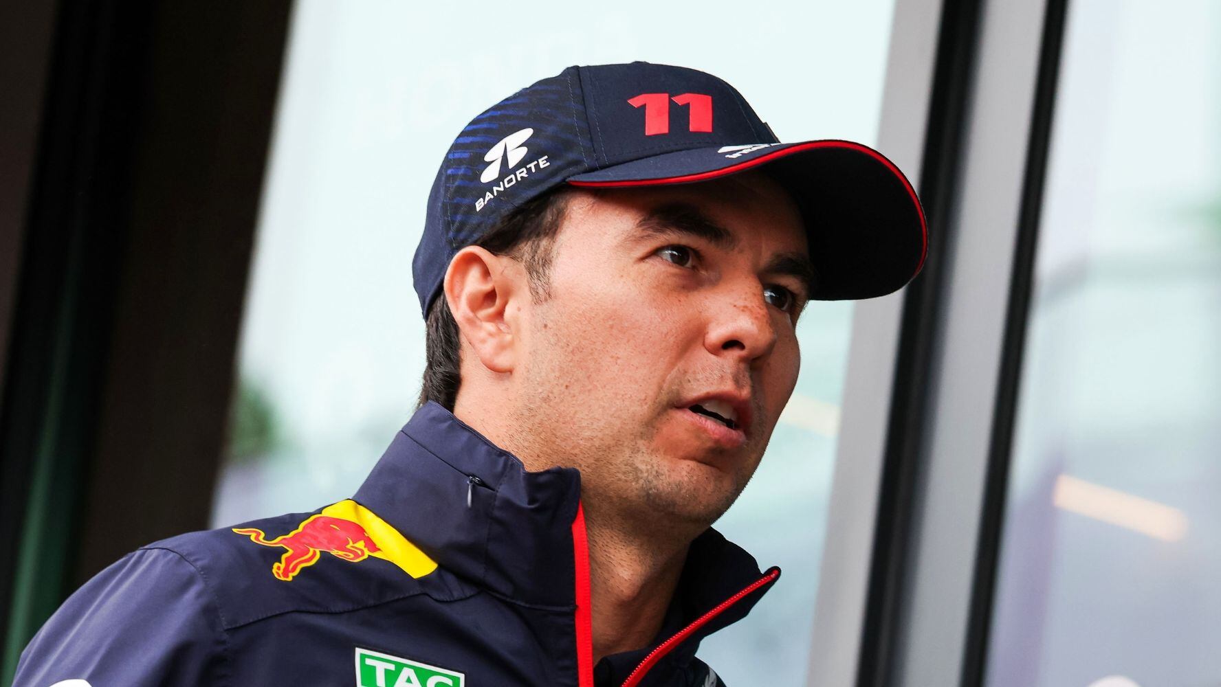 'Checo' Pérez reacciona a doble eliminación de Red Bull en Singapur: 'Fue un desastre'