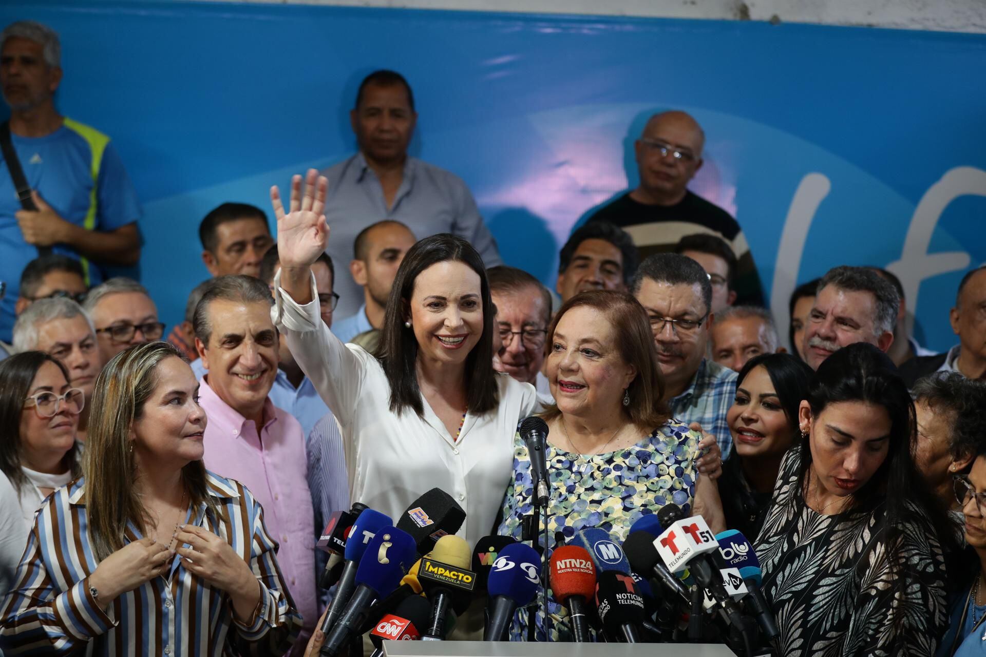 María Corina Machado 'arropó' a Corina Yoris, como candidata opositora en Venezuela.