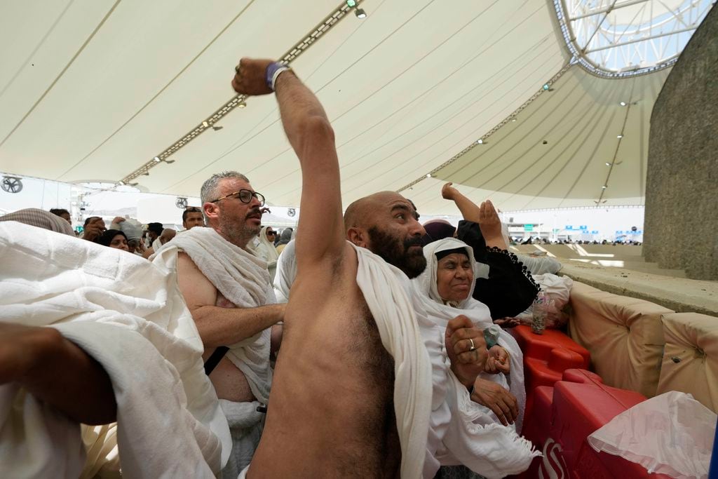 Millones de personas ‘apedrean al diablo’: ¿En qué consiste el ritual de inicio del Eid al-Adha? (Fotos)