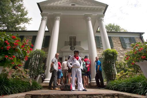 Graceland es una propiedad que heredó Lisa Marie Presley, hija del 'rey del rock and roll'. (AP Photo/Brandon Dill)