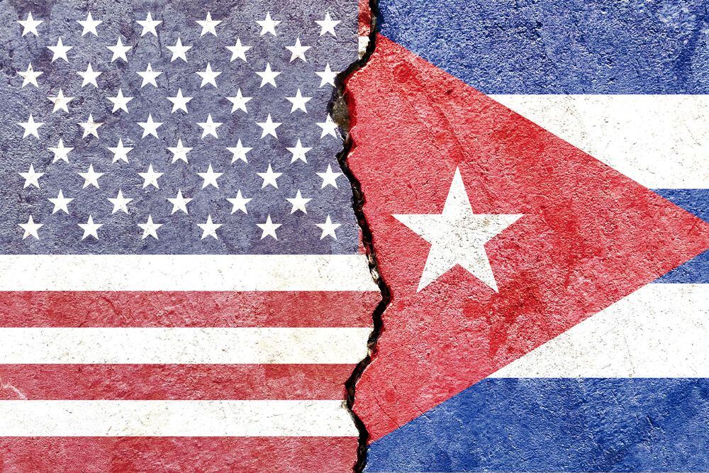 Biden camina en línea de Trump sobre embargo a Cuba: defiende política contra la isla