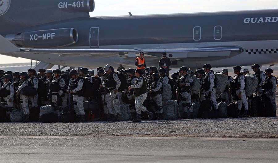 Integrantes de la Guardia Nacional de México (GN) llegan a Ciudad Juárez este martes. (Foto: EFE)