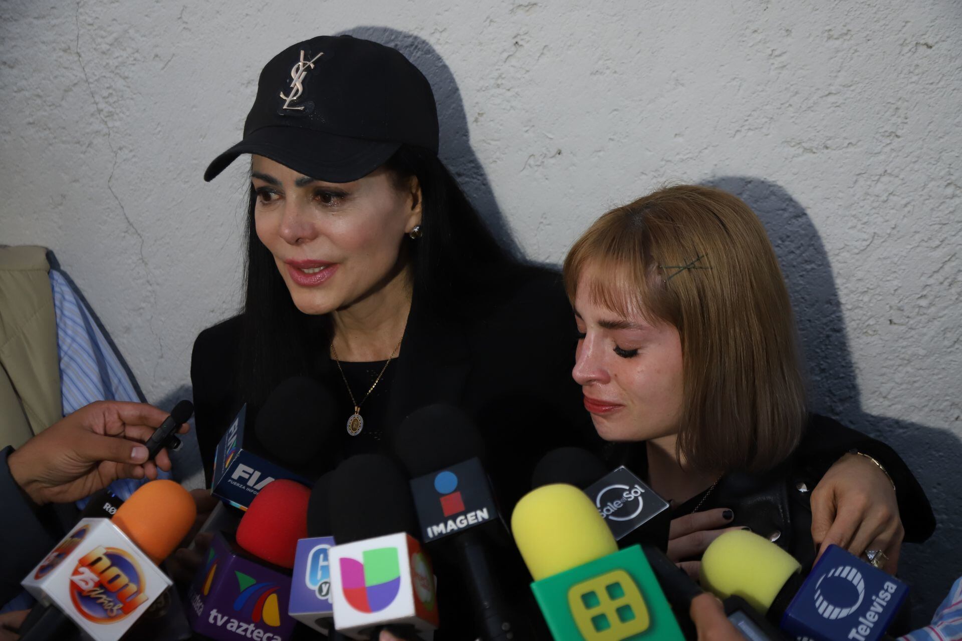 Maribel Guardia e Imelda Garza en una reunión con distintos medios de comunicación. (Foto: Cuartoscuro)