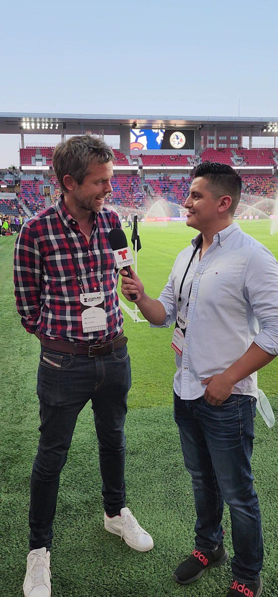 Adan Manzano cubría la fuente de Kansdas City para Telemundo en el Super Bowl LIX. (Foto: X @AdanManzanoA)