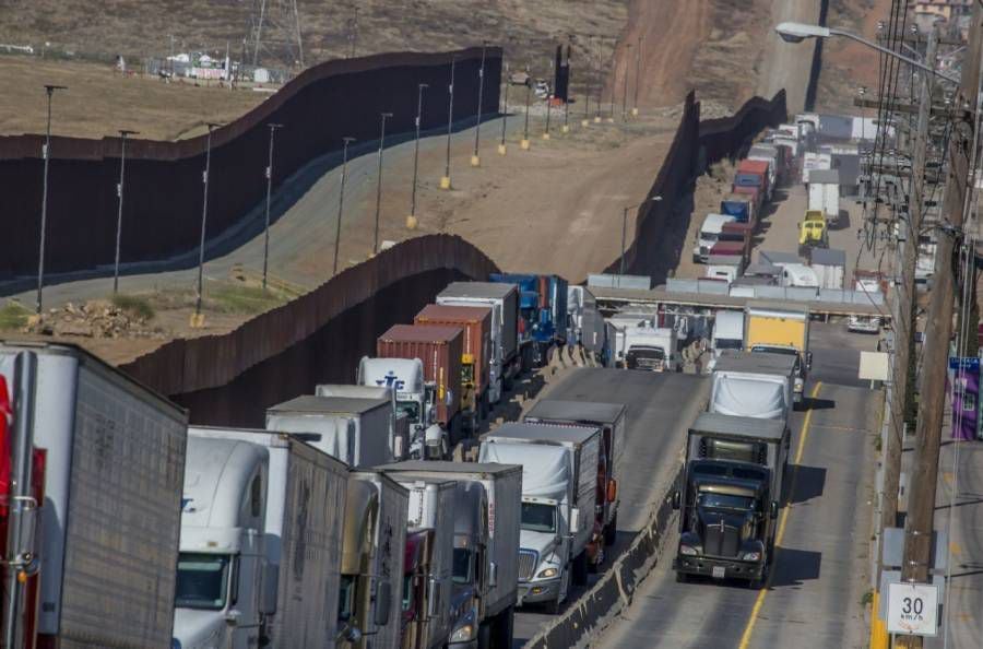 Hasta 21,000 camiones se han retrasado para cruzar en puente de Ciudad Juárez