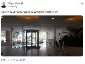 Edgar Vivar recuerda la puerta giratoria del hotel Emporio. (Foto: X @varedg)