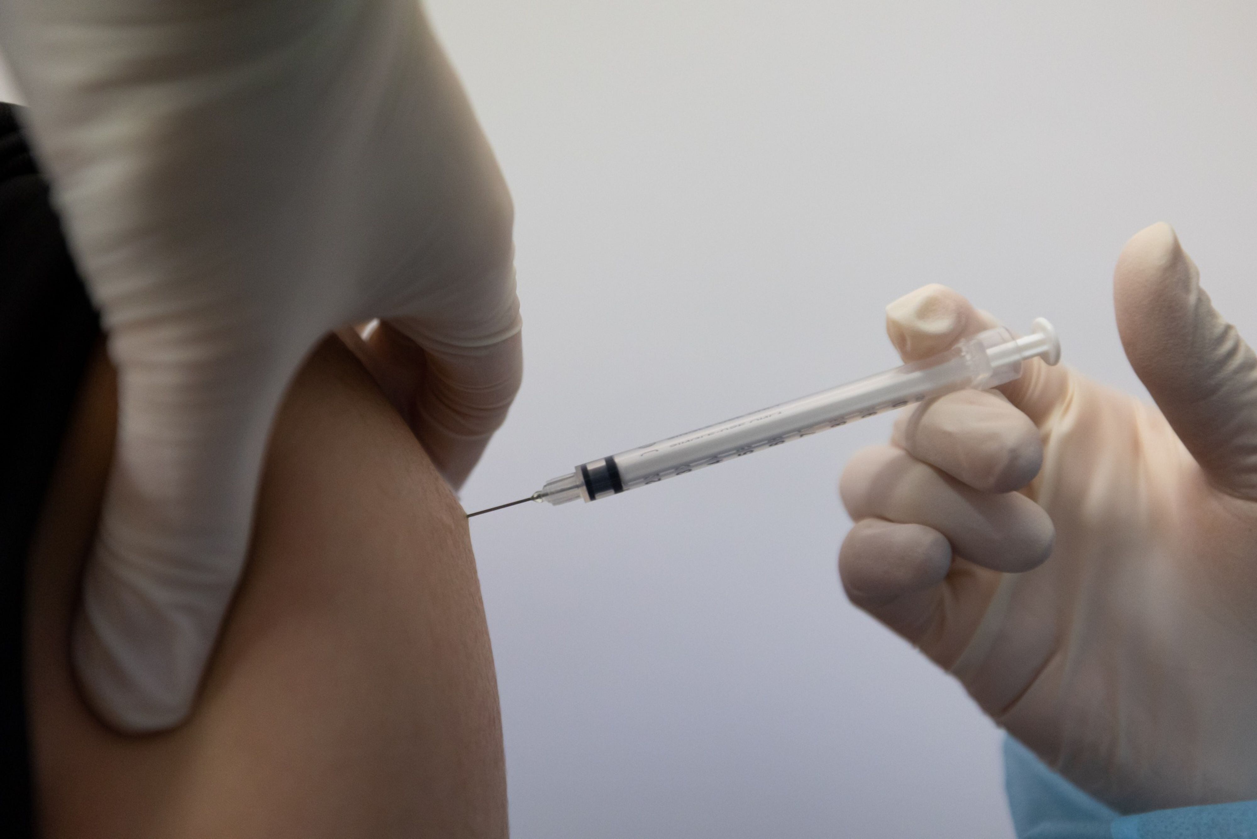 En EU ‘no les salen las cuentas’ sobre las personas vacunadas contra COVID-19