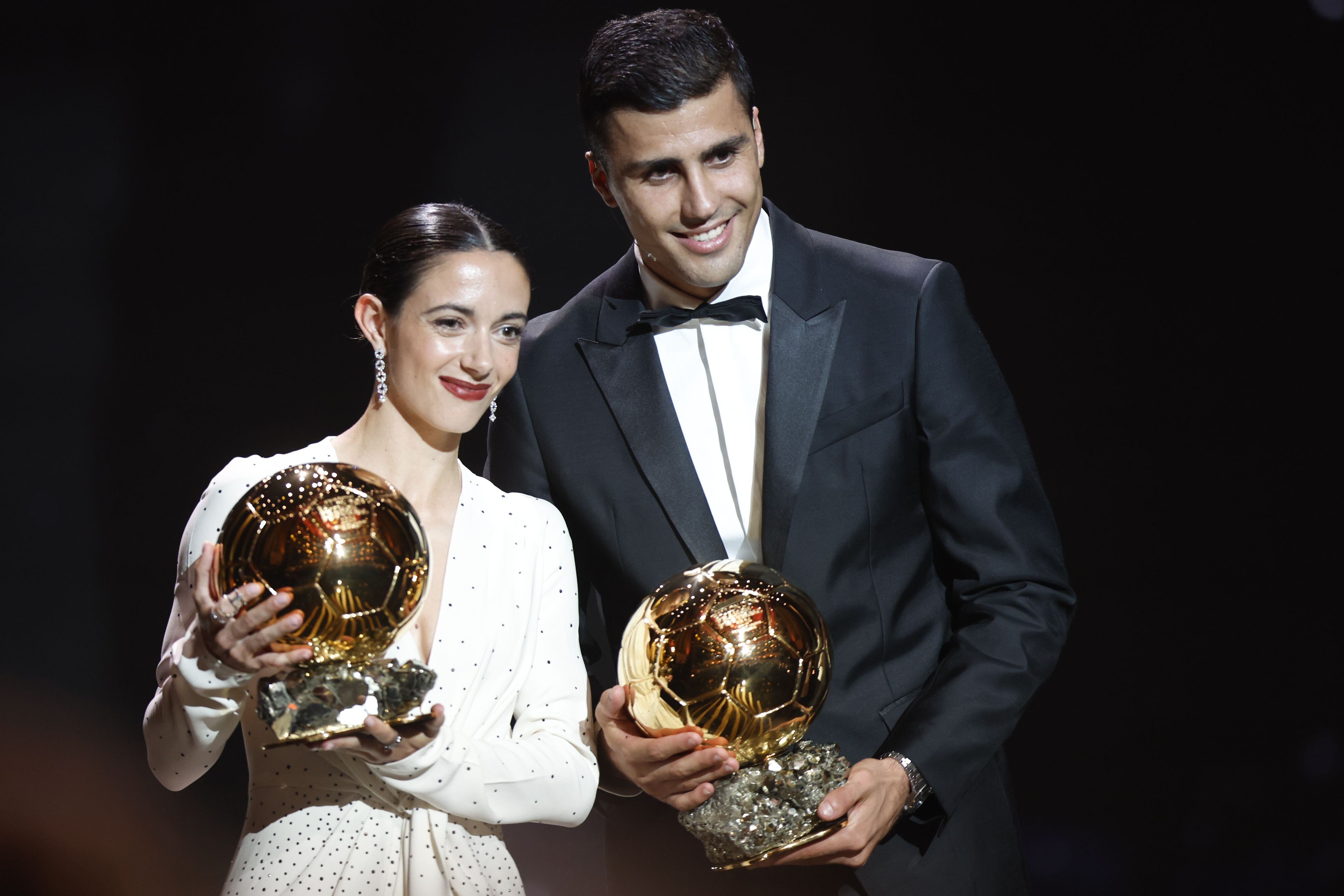 Aitana Bonmati  recibió el balón de Balón de Oro en la ceremonia celebrada en el Theatre du Chatelet de París, Francia. (Foto: EFE)