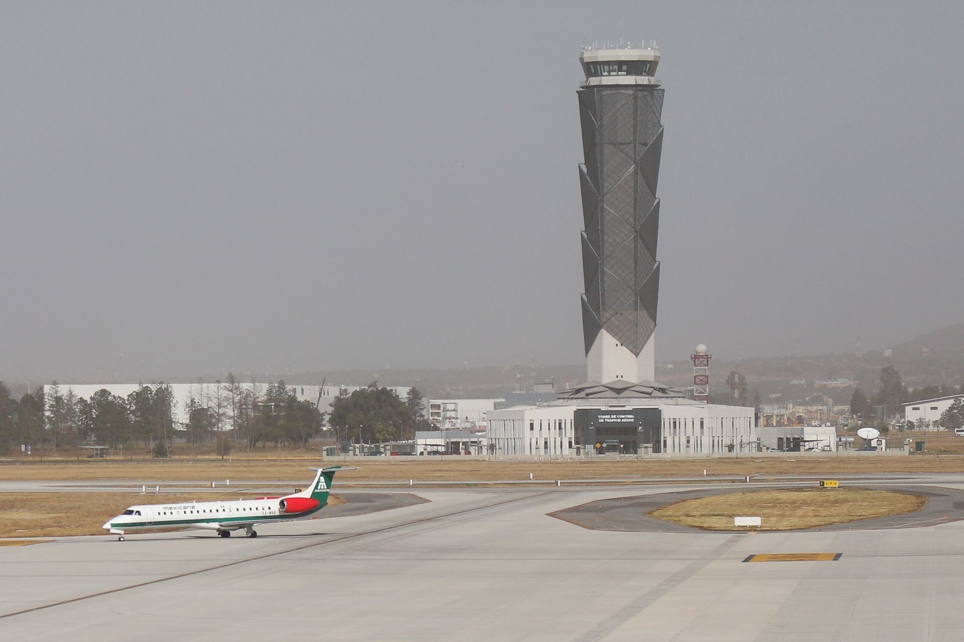 Mexicana de Aviación y el AIFA son operados por el Ejército.