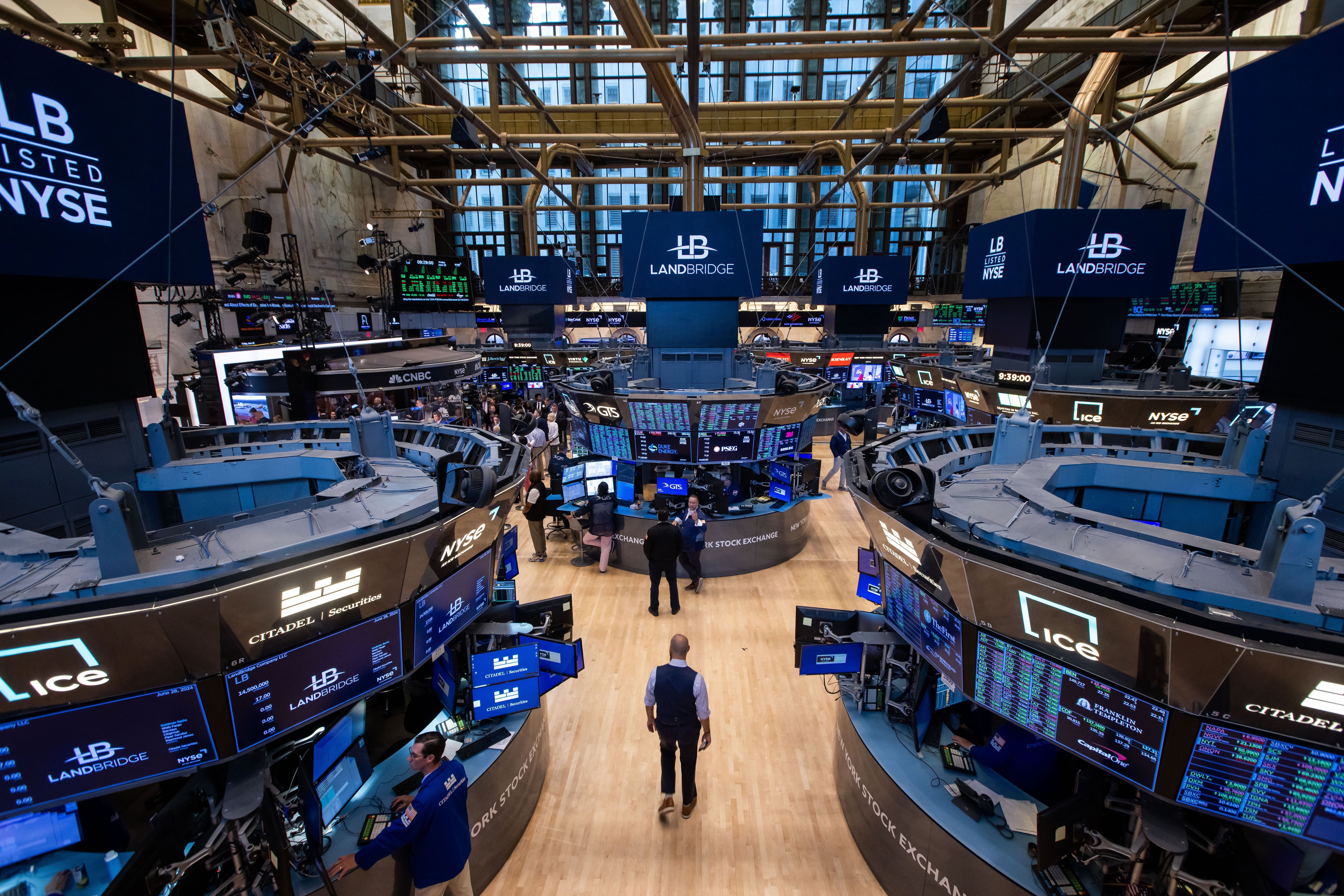 Wall Street ‘se tambalea’ y tiene resultados mixtos este martes: Dow Jones cae 0.03%