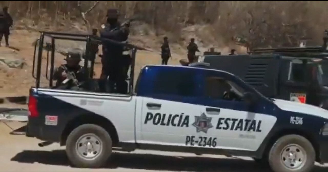 Patrullas de la policía estatal de Oaxaca en video de corridos tumbados. (Foto: X @rojasayuzo)