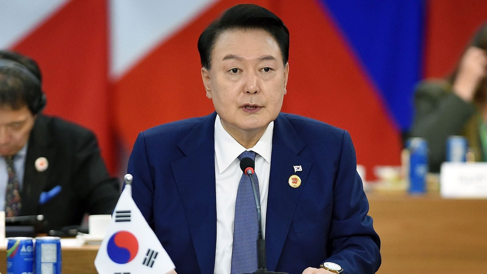 Arrestan al presidente de Corea del Sur, Yoon Suk Yeol; es el primer líder en funciones detenido