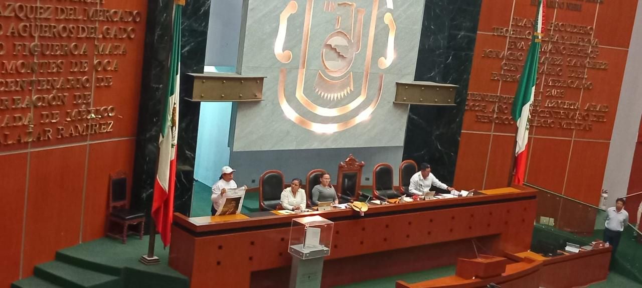 Socorro Gil protestó en el Congreso de Guerrero para exigir la aprobación de la Ley en Materia de Desaparición Forzada.