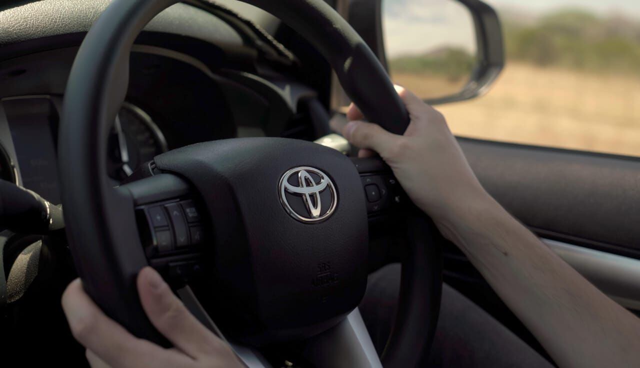 Toyota llama a revisión los autos Prius: Las puertas se pueden abrir solas con el coche en movimiento